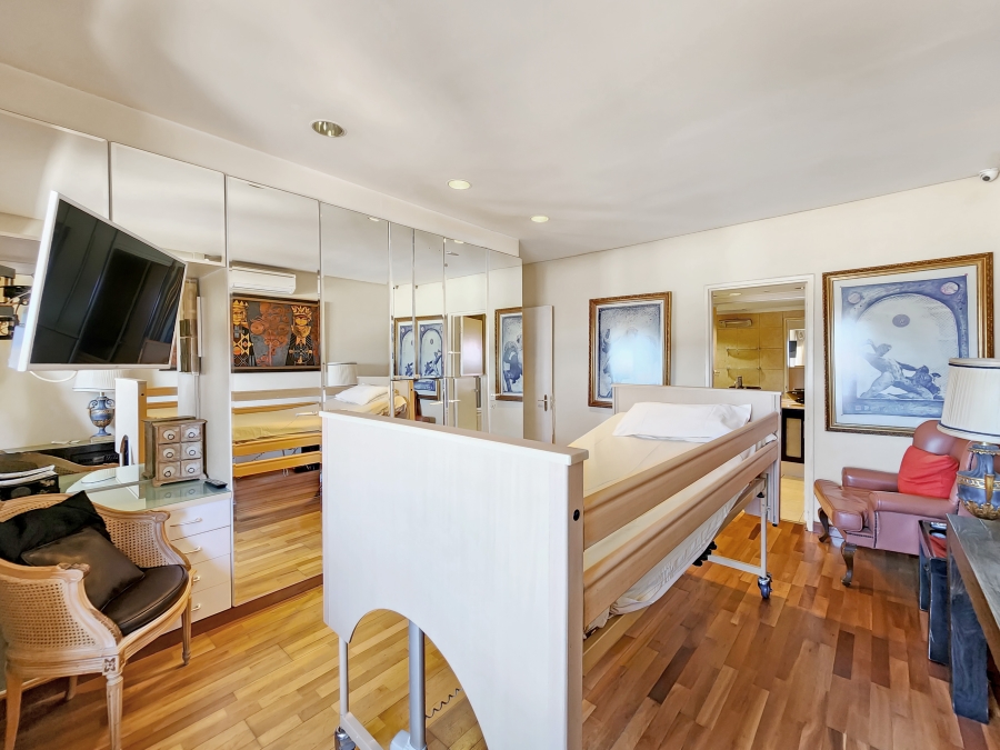 4 Bedroom Property for Sale in Sea Point Western Cape